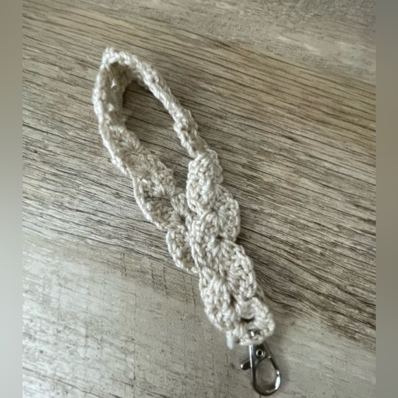 HANDMADE by ME 💛Crochet NATURAL Wristlet Strap with Silver Clip 💛 - Picture 2 of 5